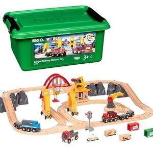 BRIO World Cargo Railway Deluxe - Wooden Track Train Set - Battery-Powered Engin